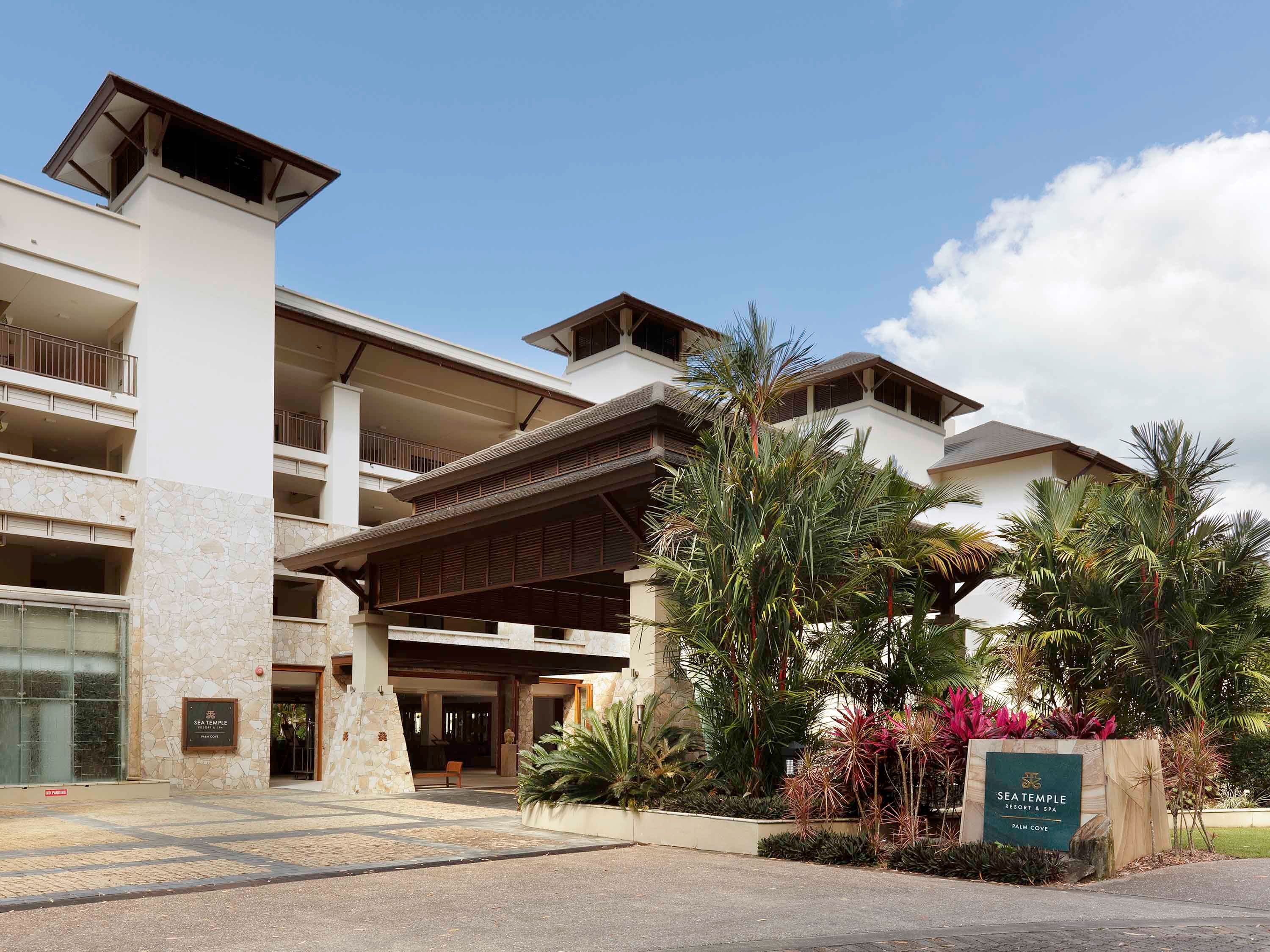 Pullman Palm Cove Sea Temple Resort/Spa