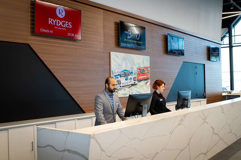 Rydges Pit Lane Hotel
